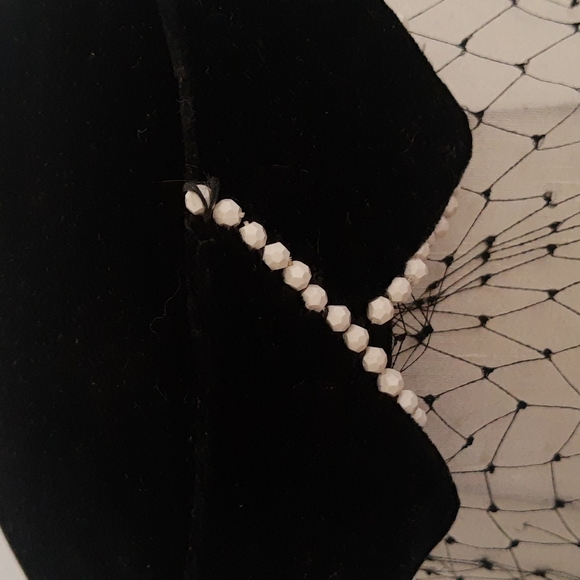 Small Black Velvet Pillbox Hat With Netting Veil, Tiny White Beading Trim - Picture 2 of 4